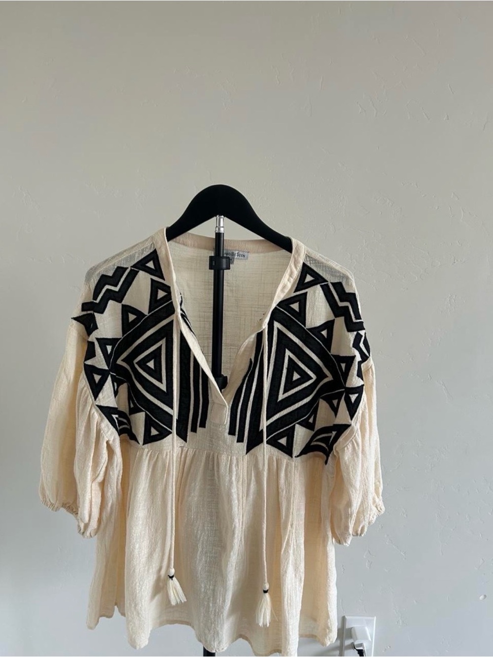 See and Be Seen Embroidered Boho Peasant Tunic Top Cream Black Size M